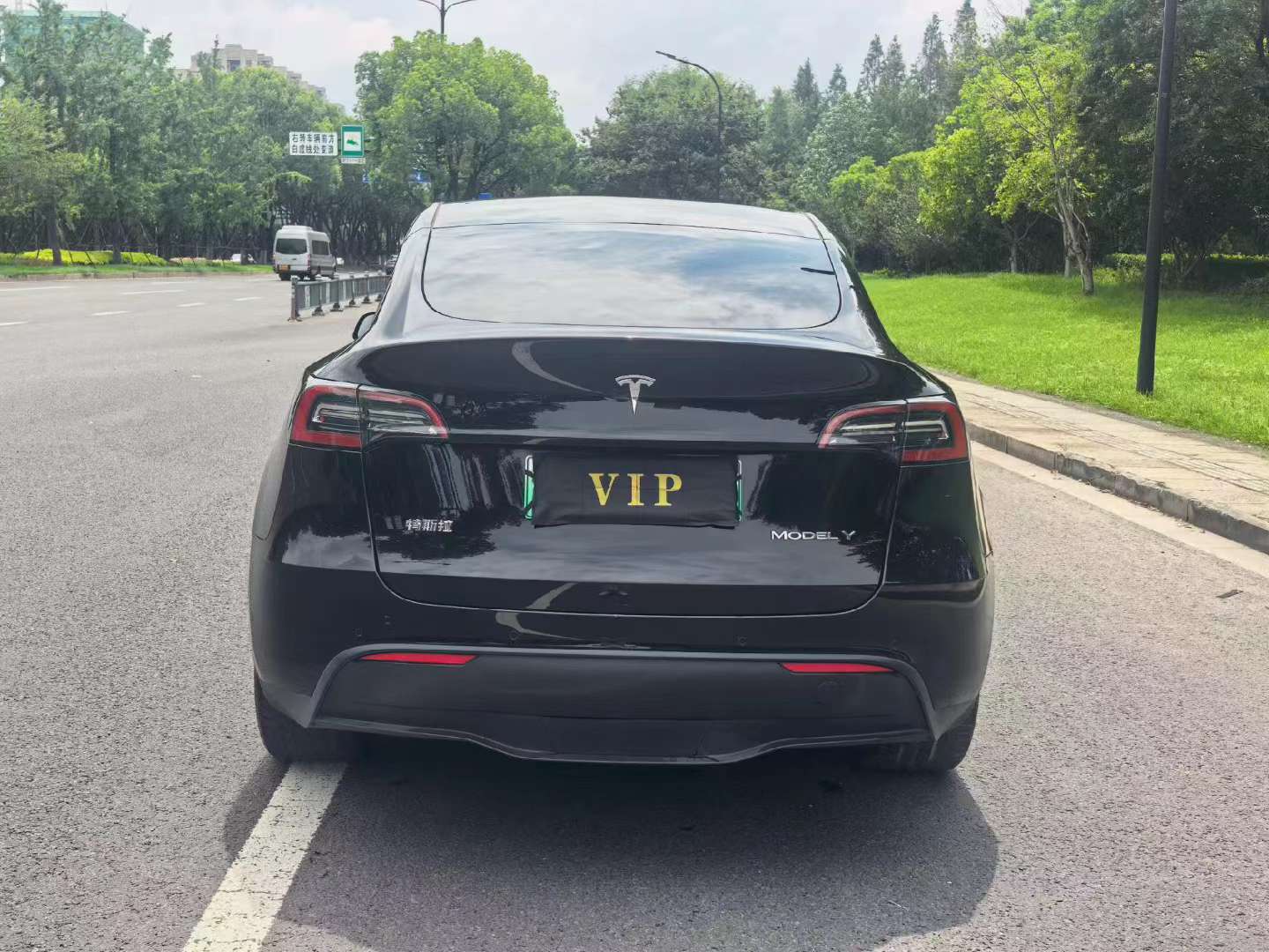 Tesla Model Y 2022 Long Range All-Wheel Drive 8