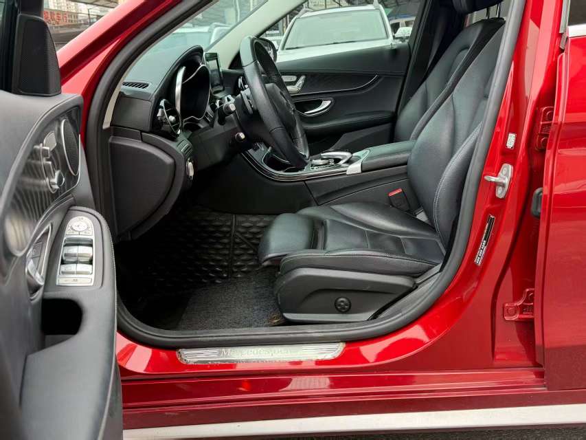 Mercedes-Benz C-Class 4