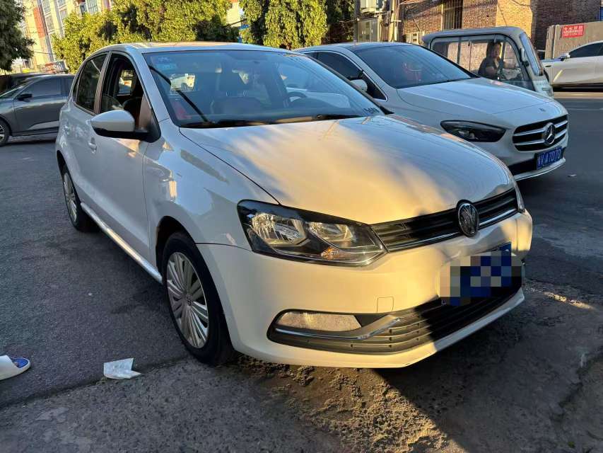 Volkswagen Polo 1.6L with Sunroof