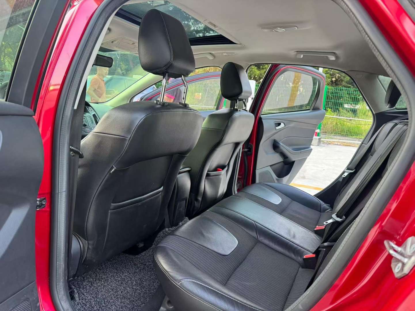 Ford Focus 1.6 Automatic Sunroof Trend Edition 8