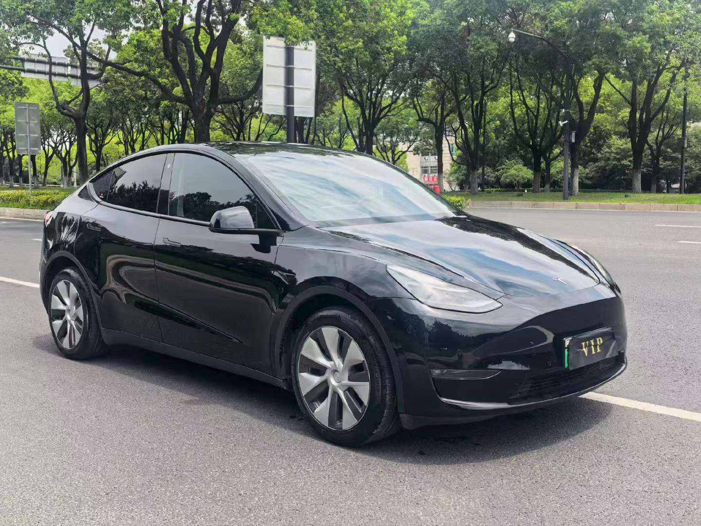 Tesla Model Y 2022 Long Range All-Wheel Drive 3