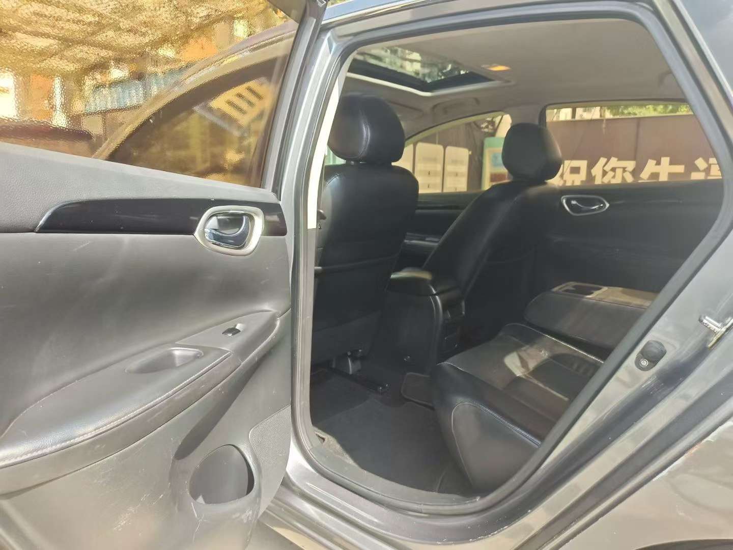 Nissan Sylphy 1.6L CVT Premium 5