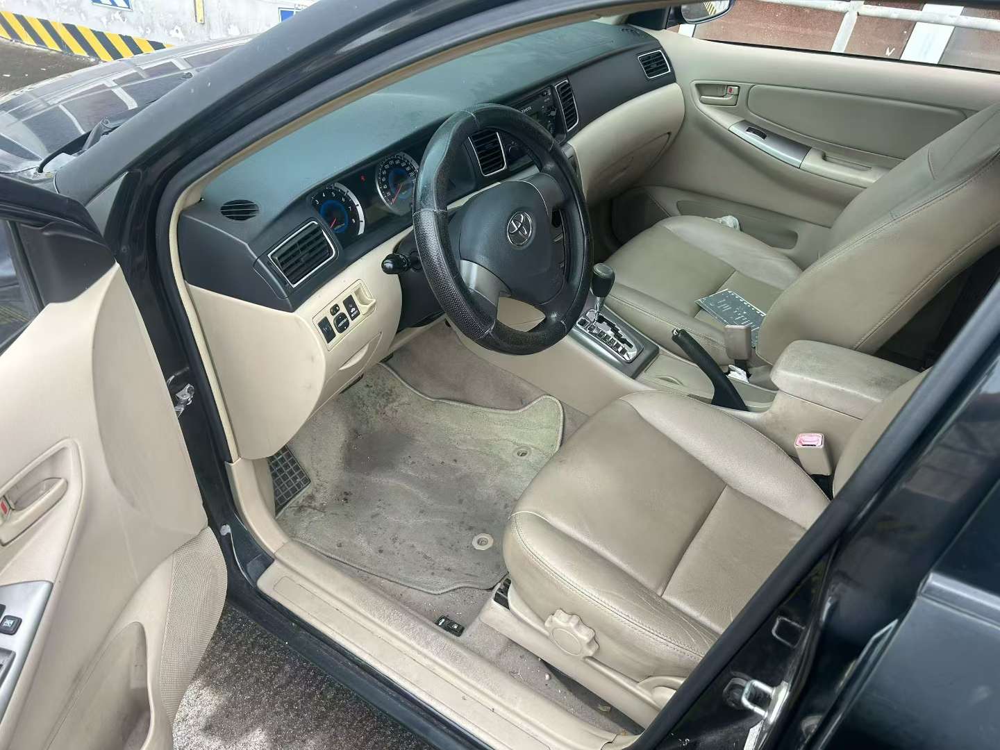 Toyota Corolla 1.6 Automatic with Sunroof 3