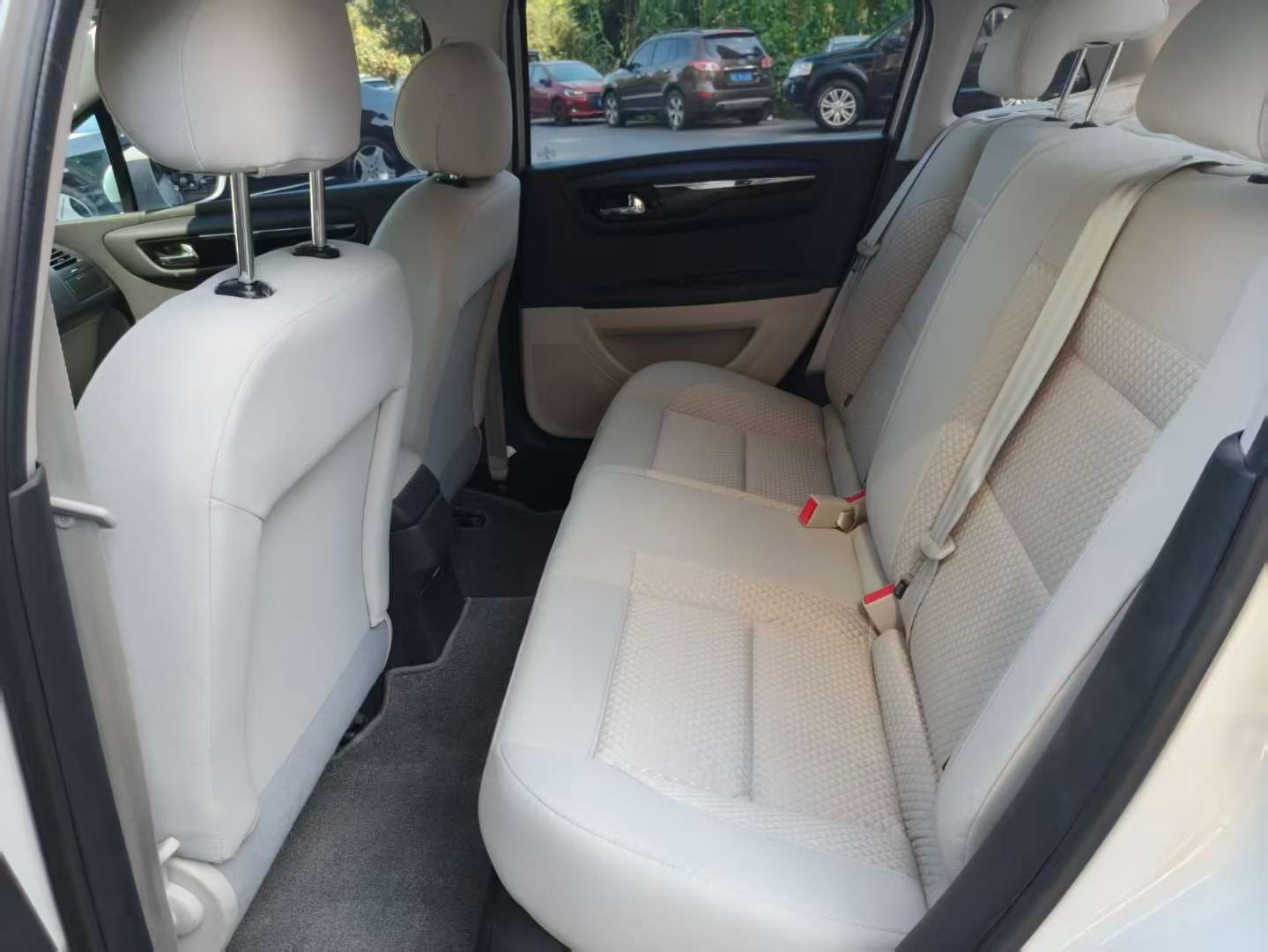 Citroën C-Elysée Sedan 1.6 Manual 5