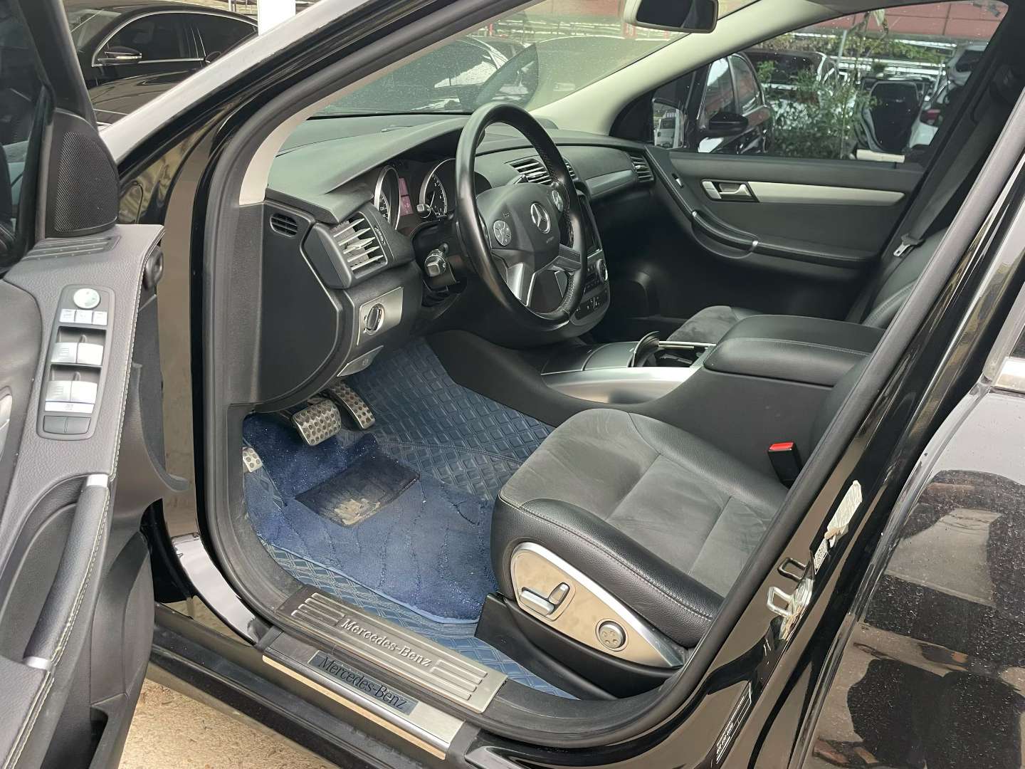 Mercedes-Benz R-Class 2017 R320 AWD 7-Seater 2