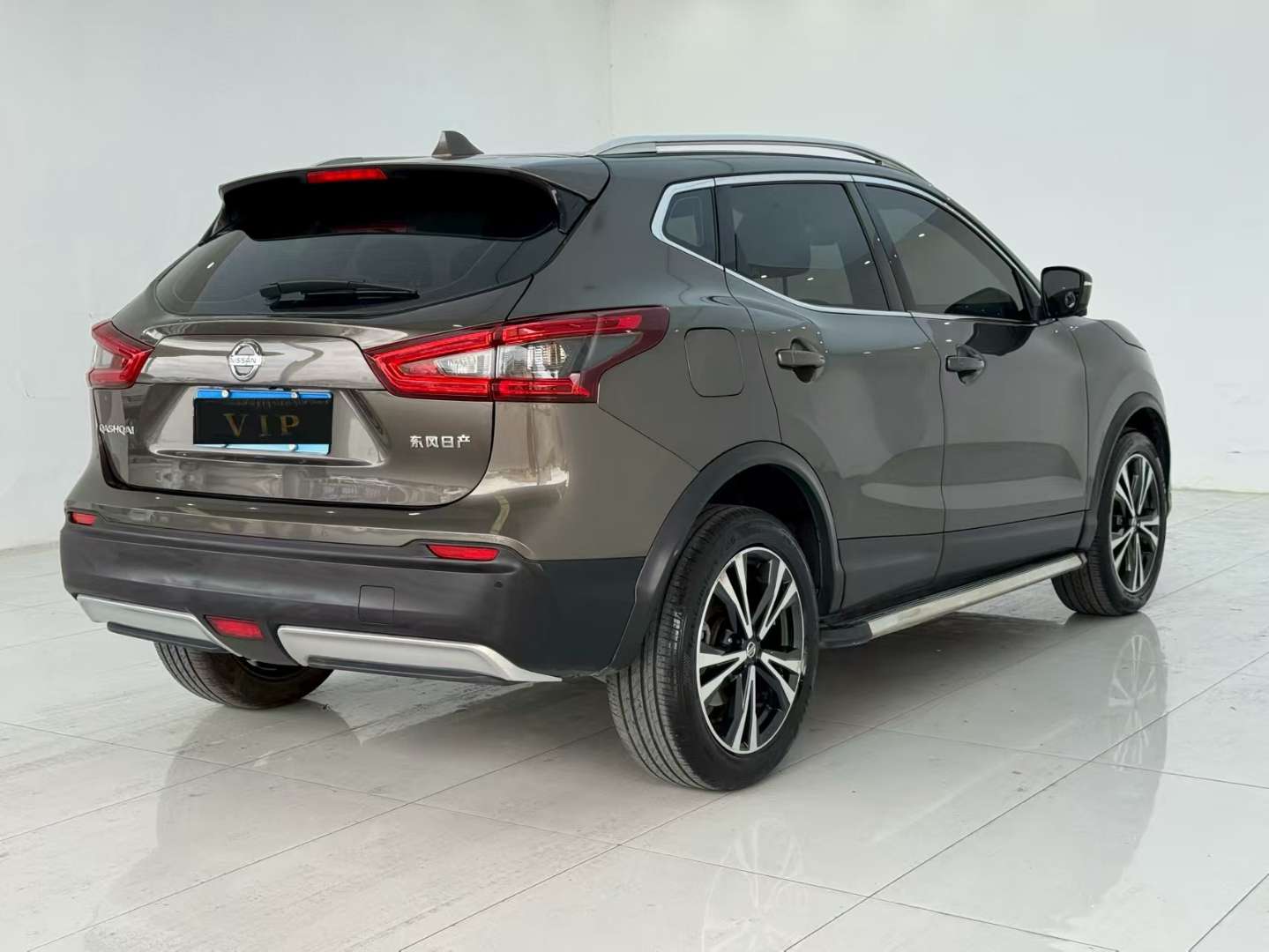 Nissan Qashqai 2.0L Near-Top Trim 9