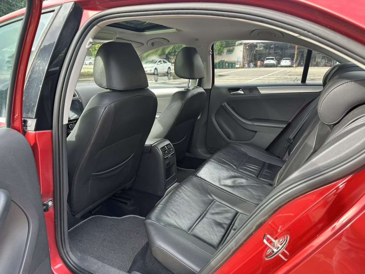 Volkswagen Sagitar 2014 Facelift 1.6L Automatic Comfort Edition 6
