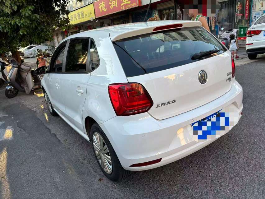 Volkswagen Polo 1.6L with Sunroof 8