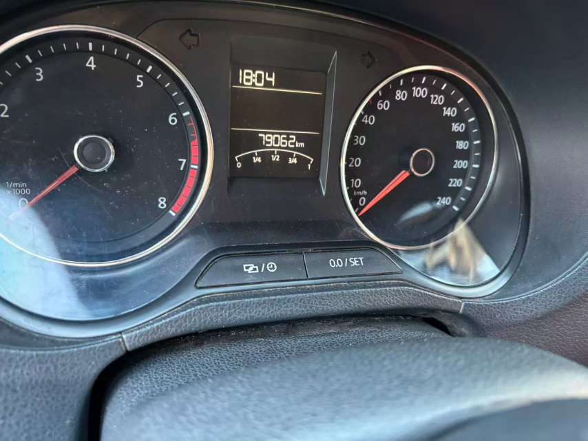Volkswagen Polo 1.6L with Sunroof 5