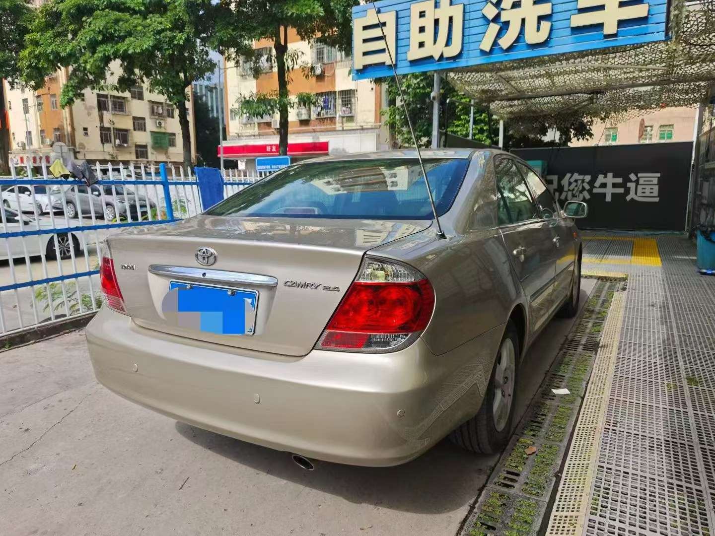 Toyota Camry 2.4-AT Luxury Edition 3