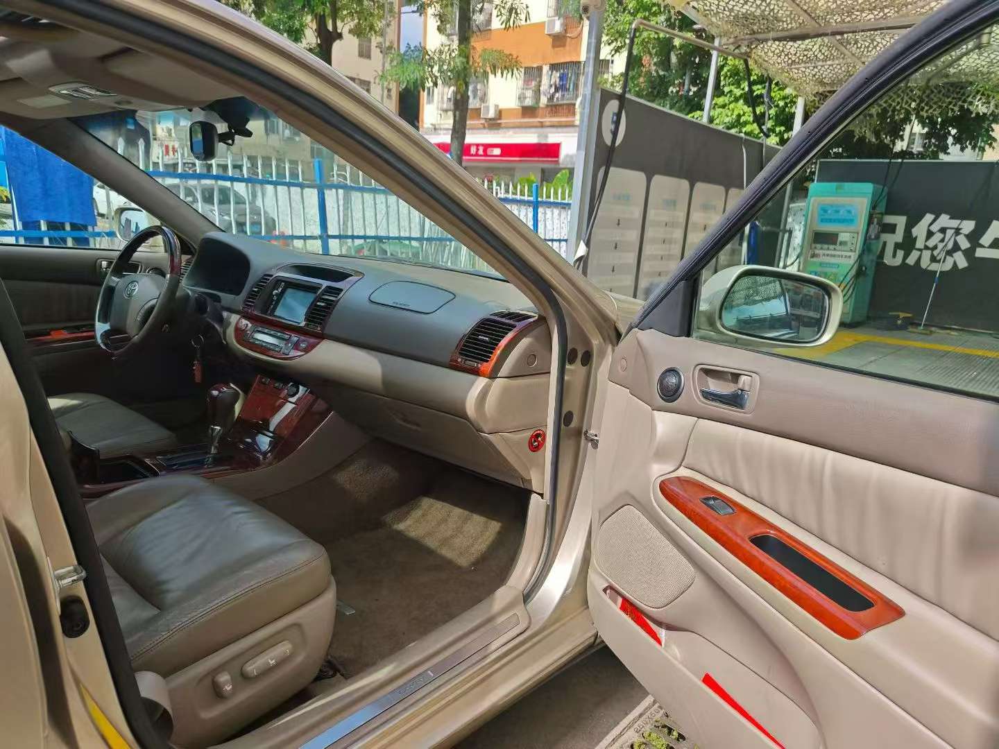 Toyota Camry 2.4-AT Luxury Edition 6