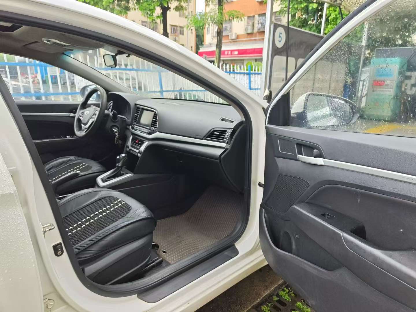 Hyundai Elantra 1.6L Automatic Elite 6