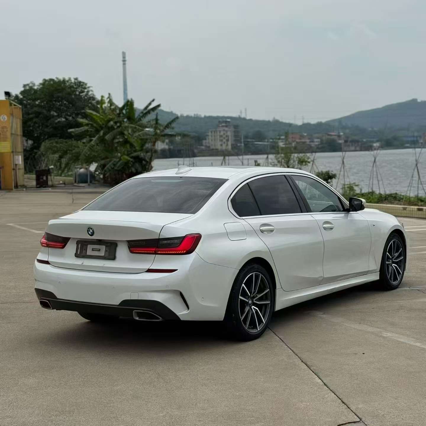 BMW 3 Series 325Li M Sport Package 3