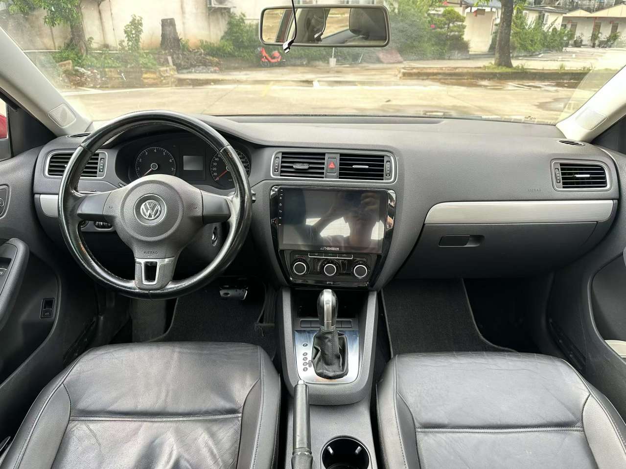 Volkswagen Sagitar 2014 Facelift 1.6L Automatic Comfort Edition 5