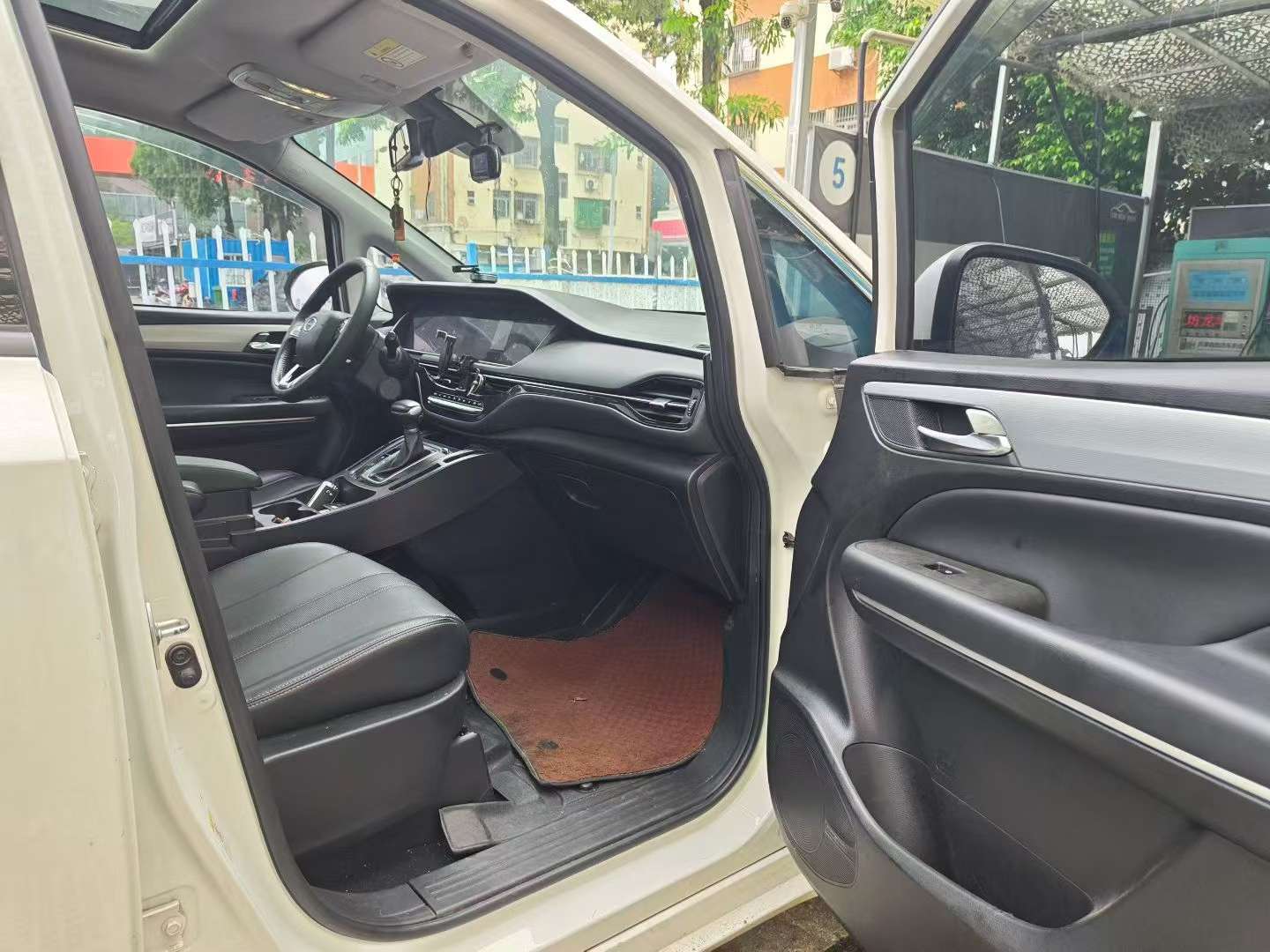 GAC Trumpchi M6 270T DCT Prestige Edition (7-Seater) 6