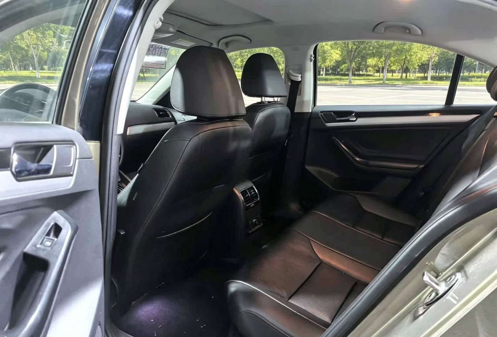 Volkswagen Sagitar 280TSI Comfort 4