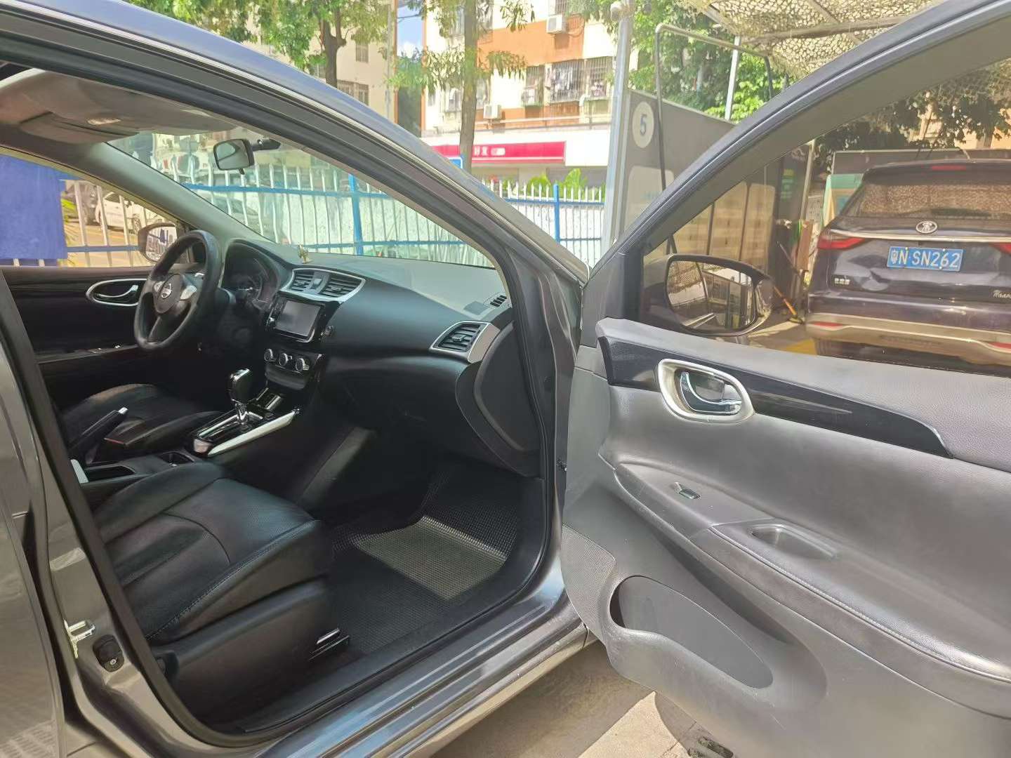Nissan Sylphy 1.6L CVT Premium 6