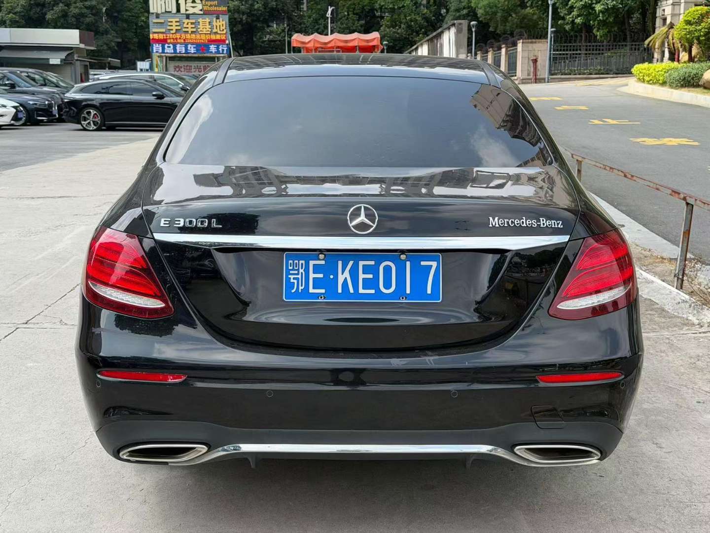 Mercedes-Benz E-Class E300L Sport Fashion 3