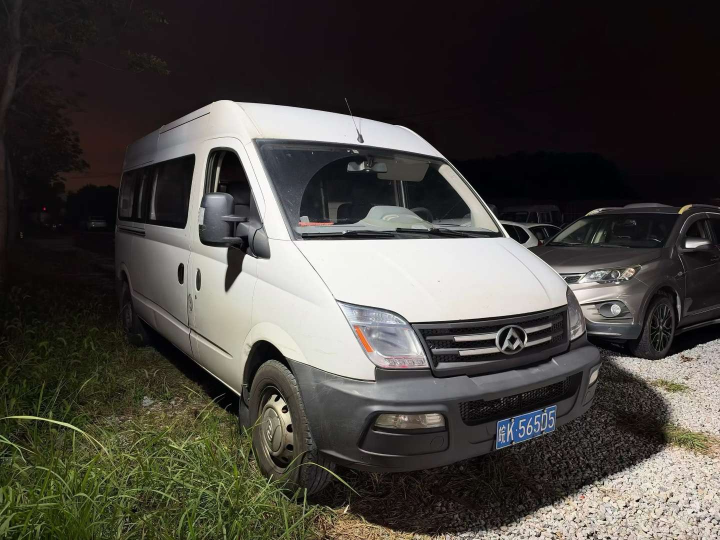 Maxus V80 2.5T Diesel 9-Seater 3