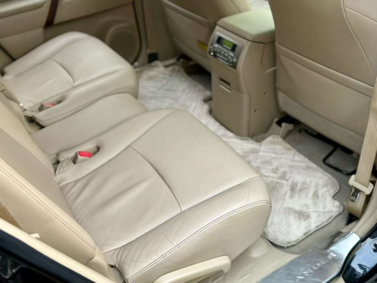 Toyota Highlander 2012 2.7L 2WD 7-Seat Luxury Trim 5