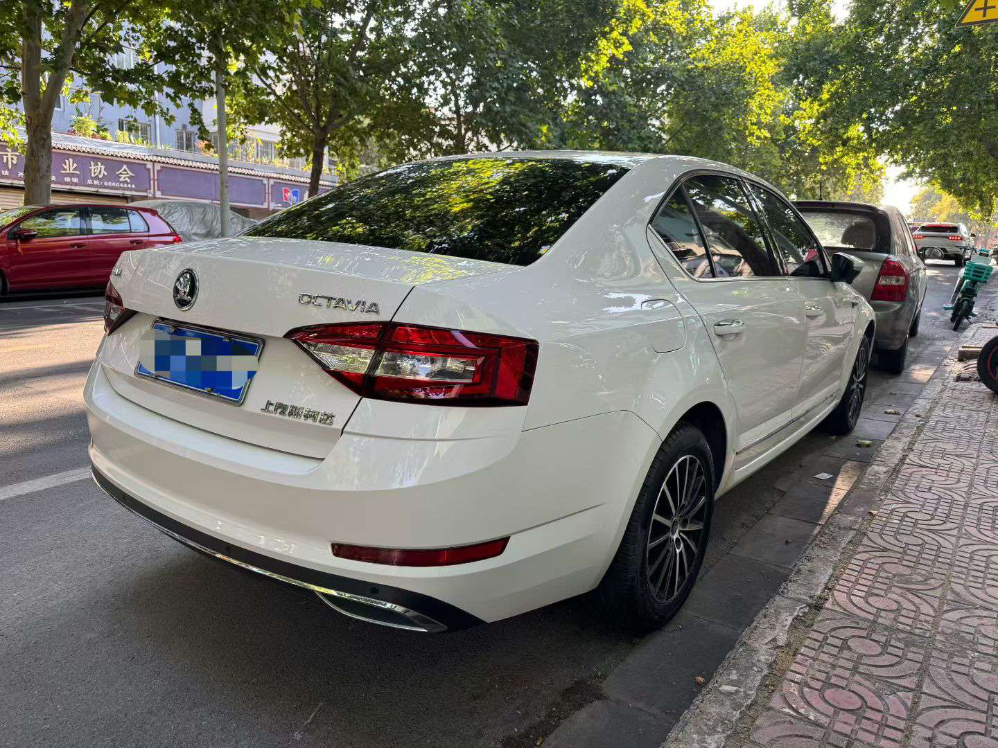 Skoda Octavia 2018 1.6L Automatic Luxury 2