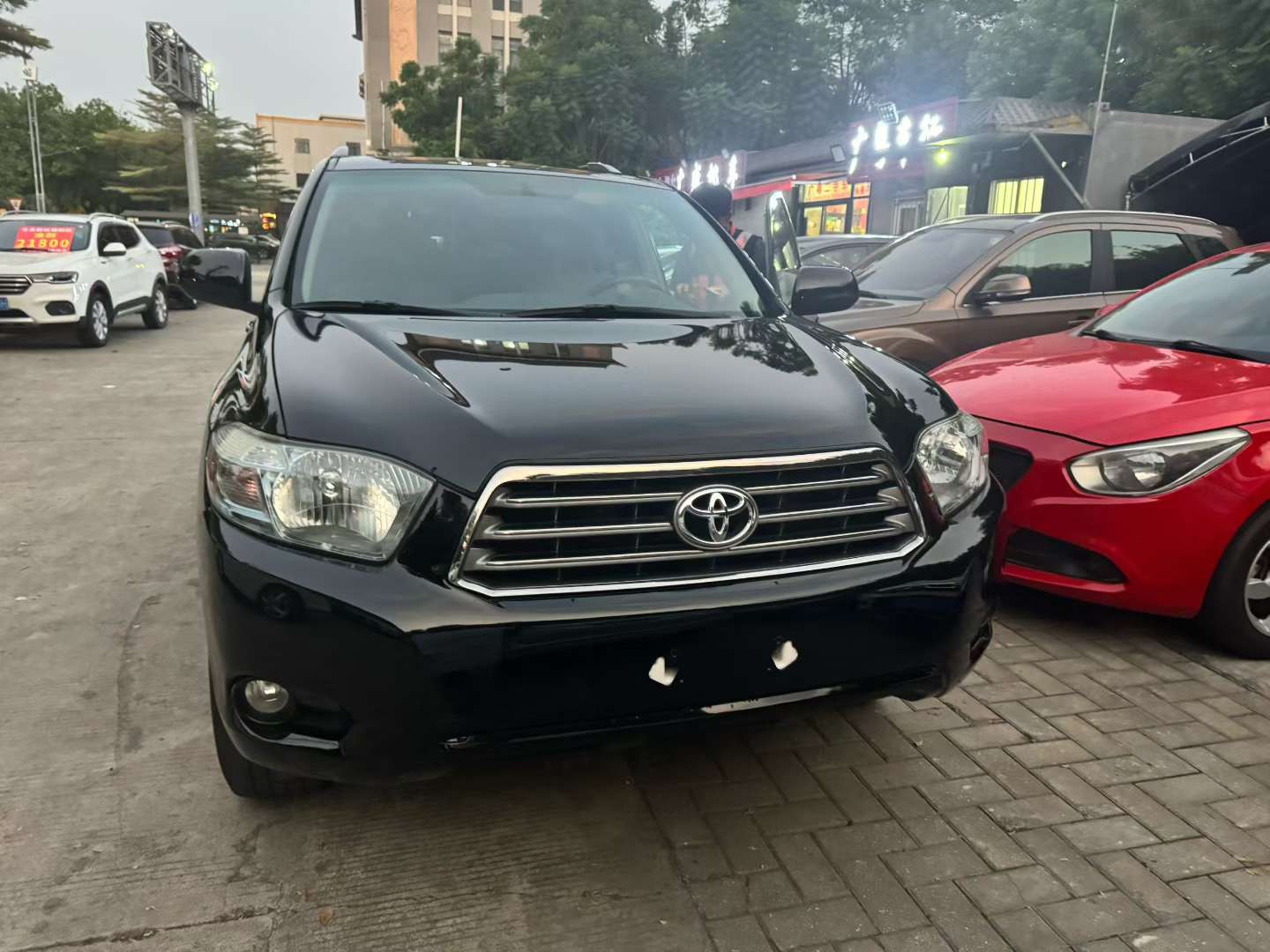 Toyota Highlander 2012 2.7L 2WD 7-Seat Luxury Trim 2