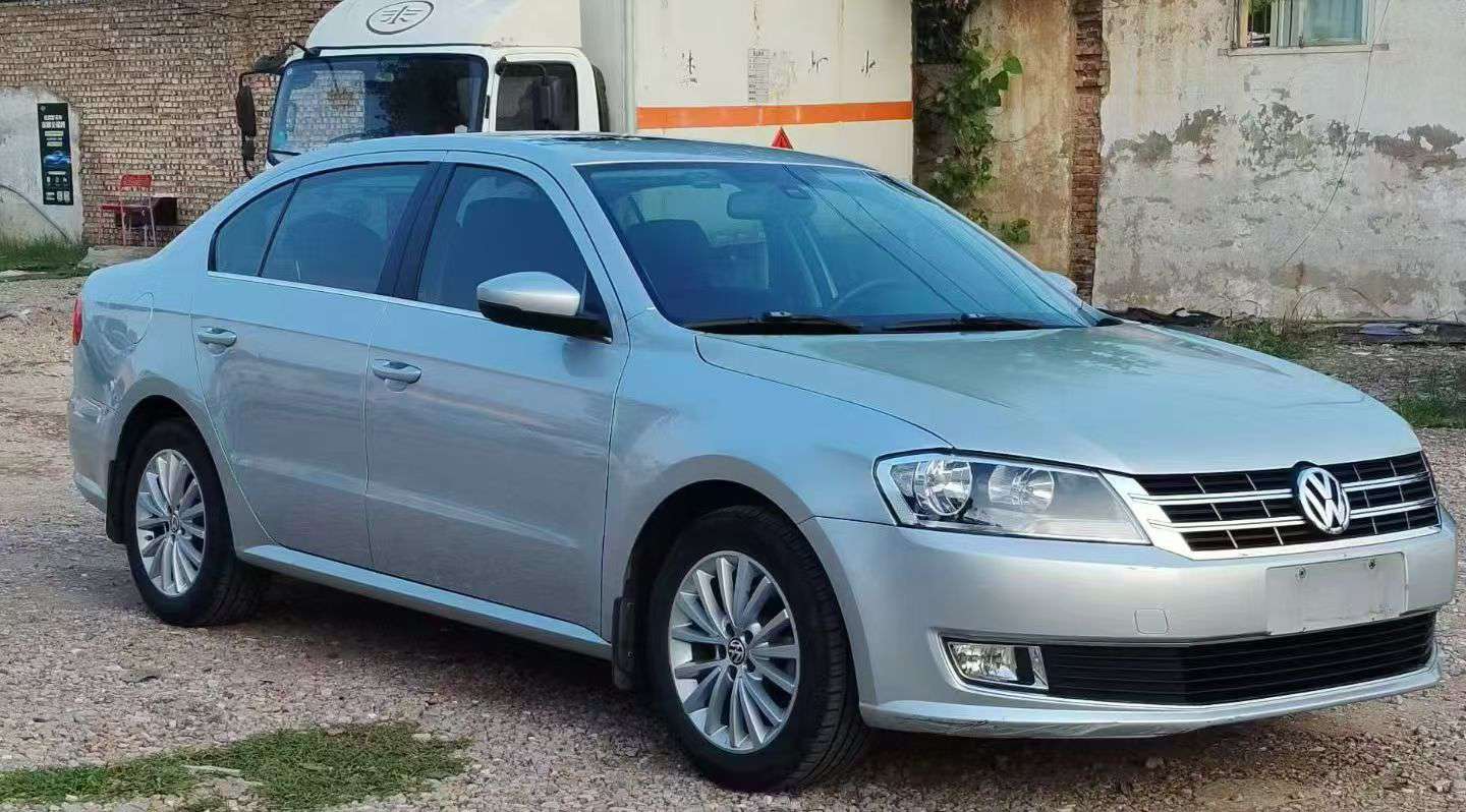 Volkswagen Lavida 1.6L Automatic with Sunroof 3
