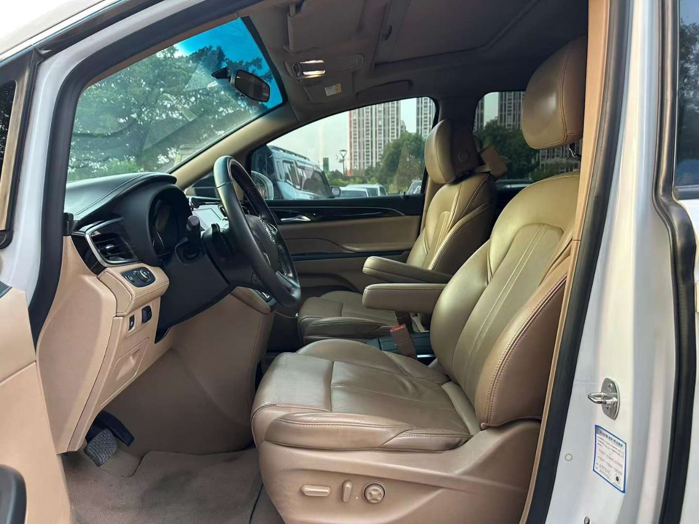 Buick GL8 2017 2.0T ES 28T Premium 6