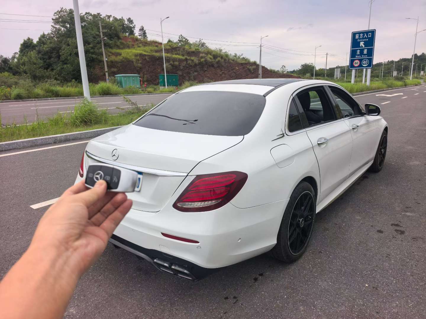 Mercedes-Benz E-Class E260 Automatic Panoramic Sunroof 6