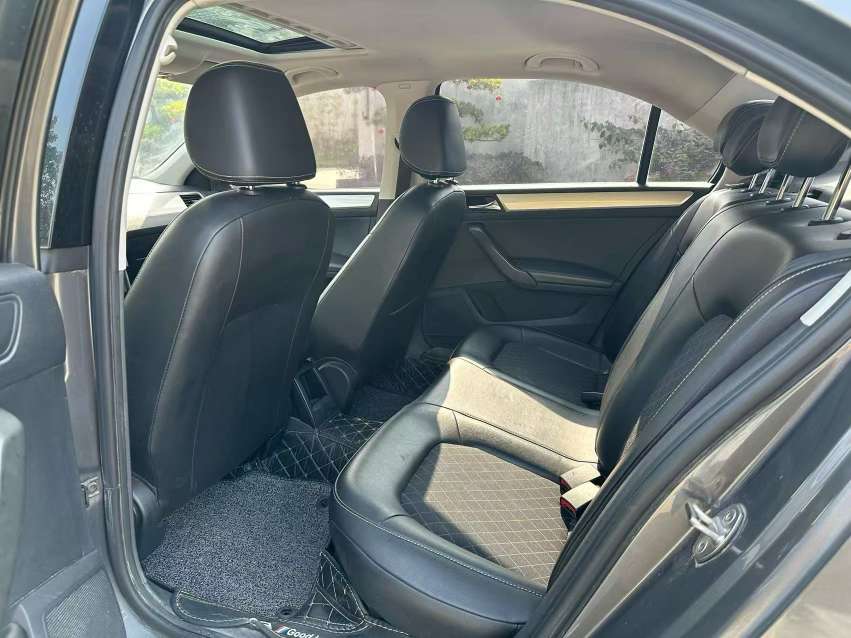 Skoda Rapid 1.6L Automatic Sunroof 6