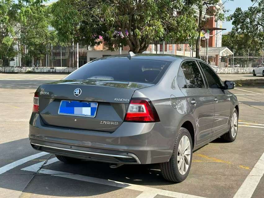 Skoda Rapid 1.6L Automatic Sunroof 7