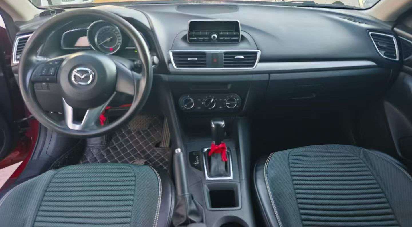 Mazda Axela 4