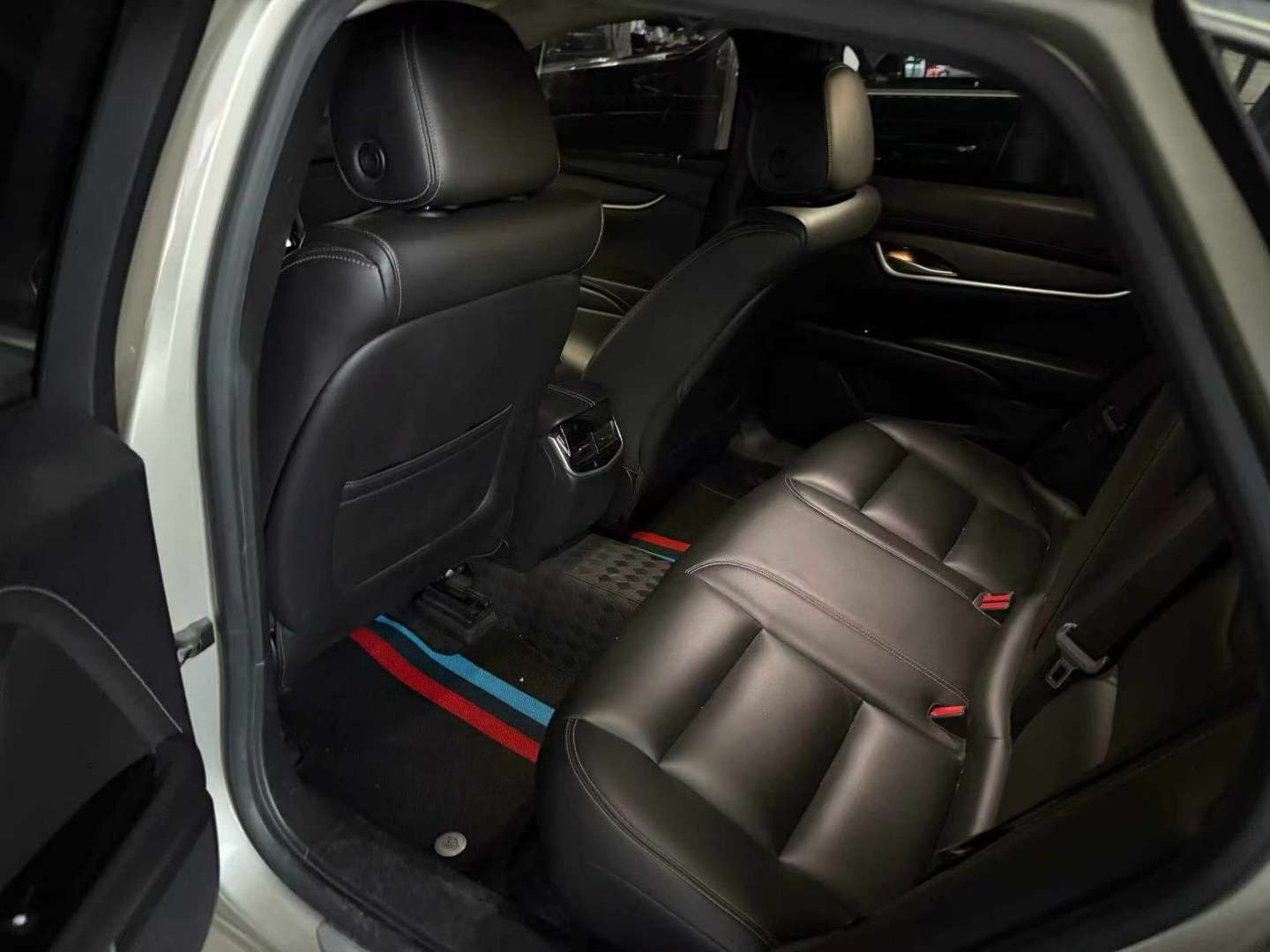 Cadillac XTS 5