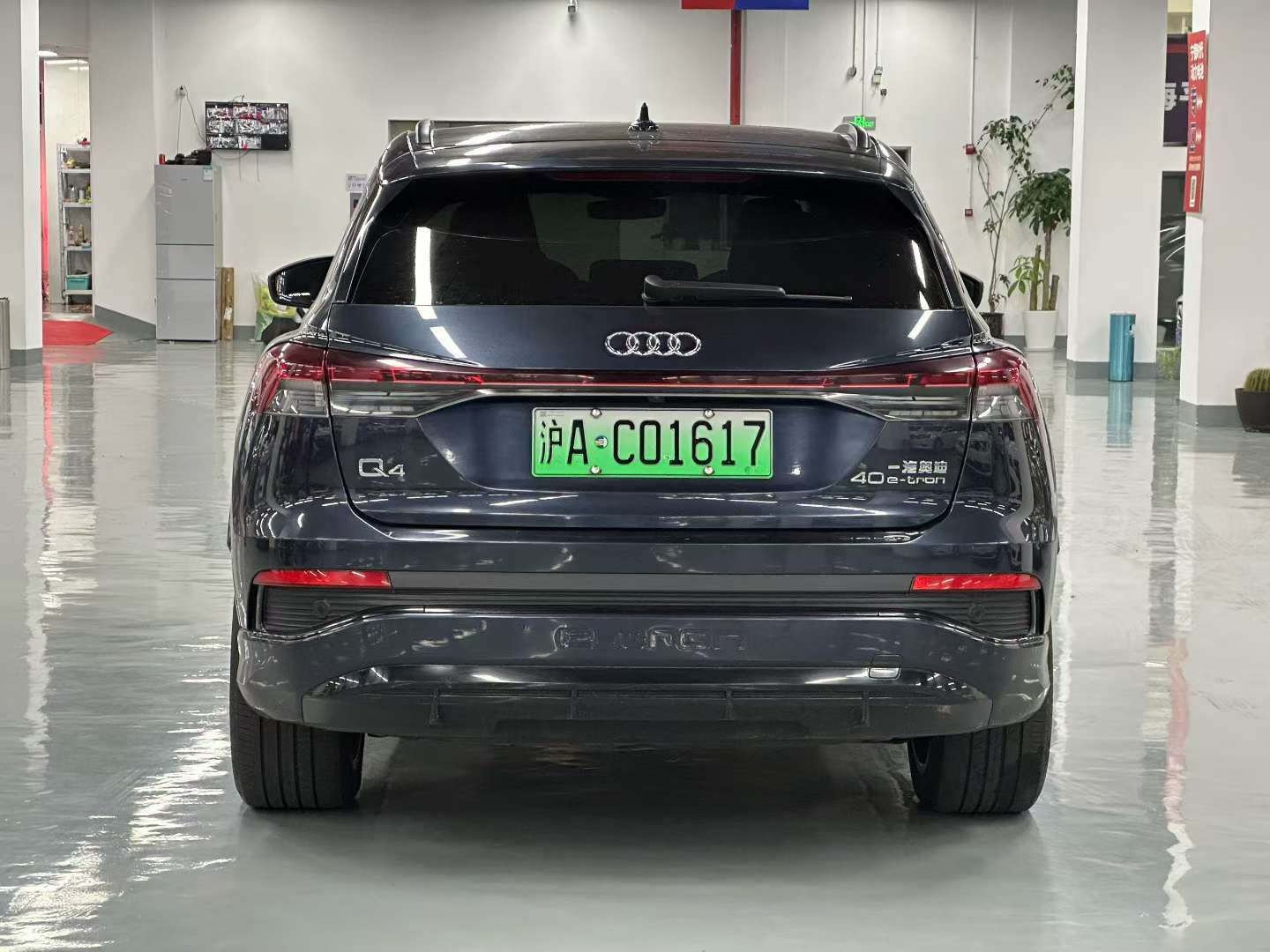 Audi Q4 9