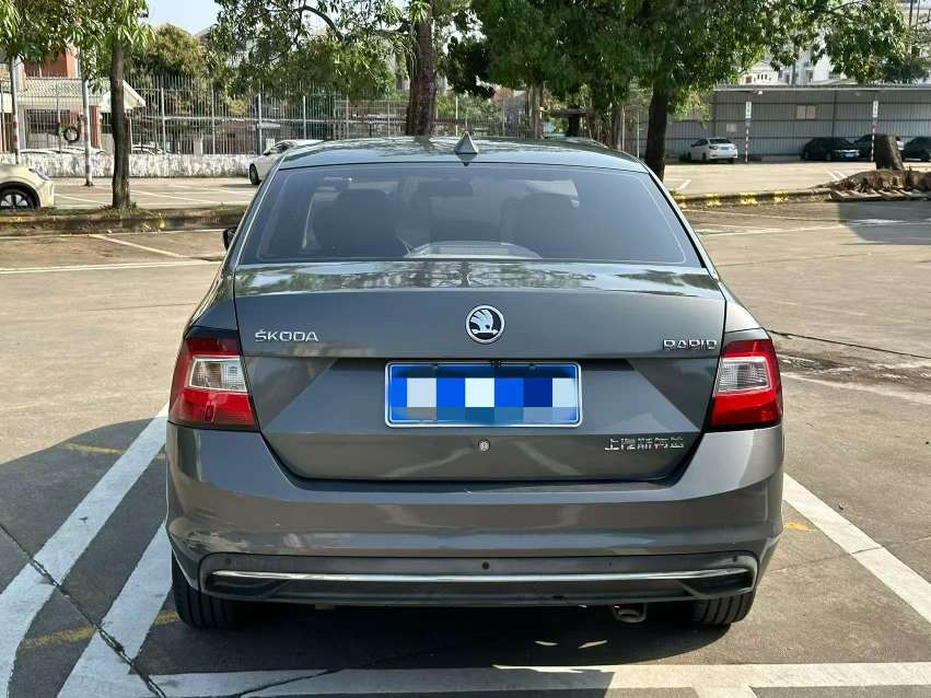 Skoda Rapid 1.6L Automatic Sunroof 8