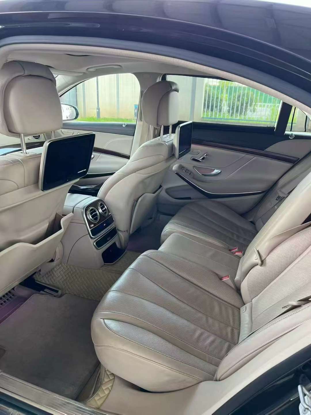 Mercedes-Benz S-Class S400L Premium Edition 5