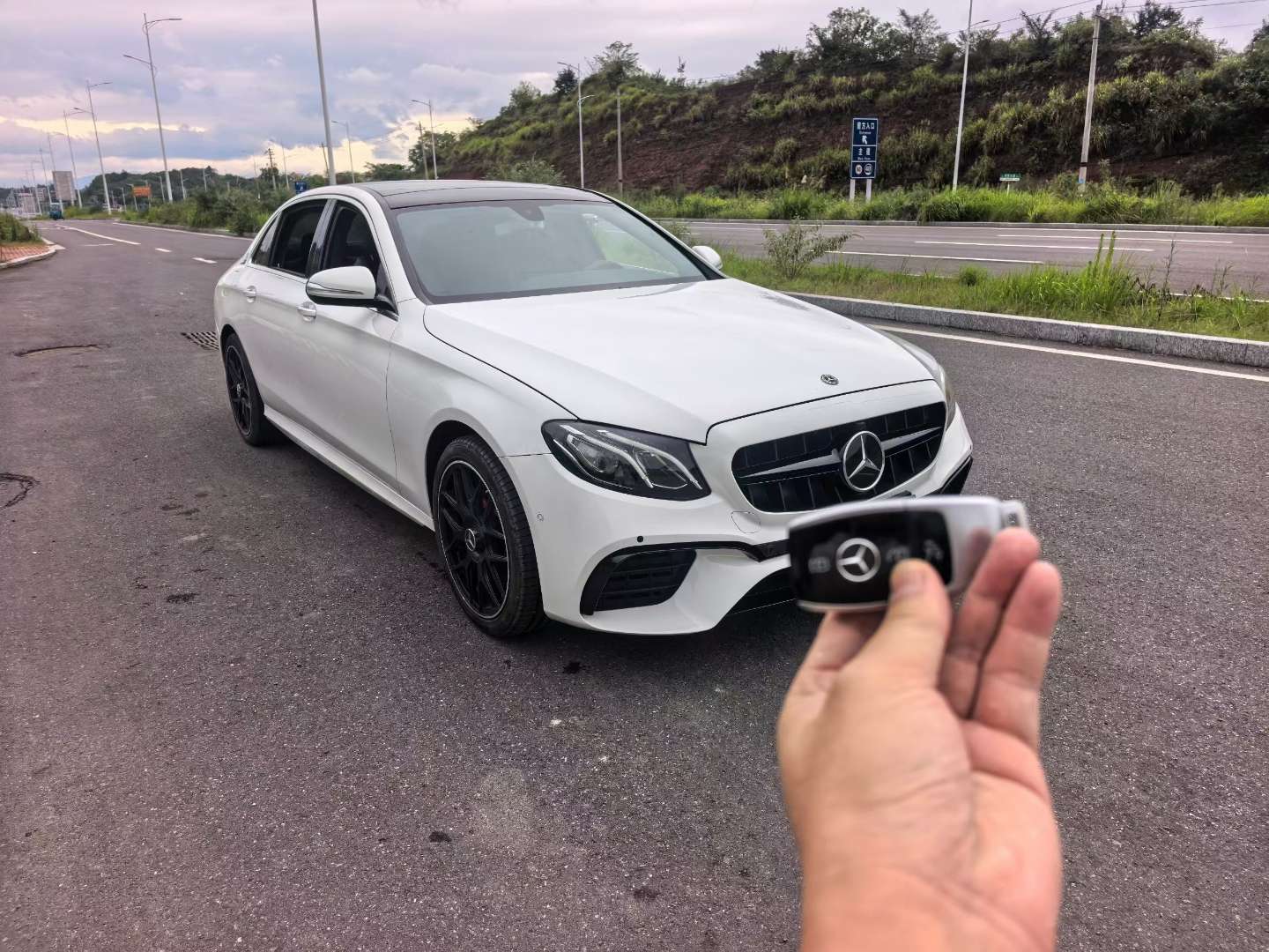 Mercedes-Benz E-Class E260 Automatic Panoramic Sunroof