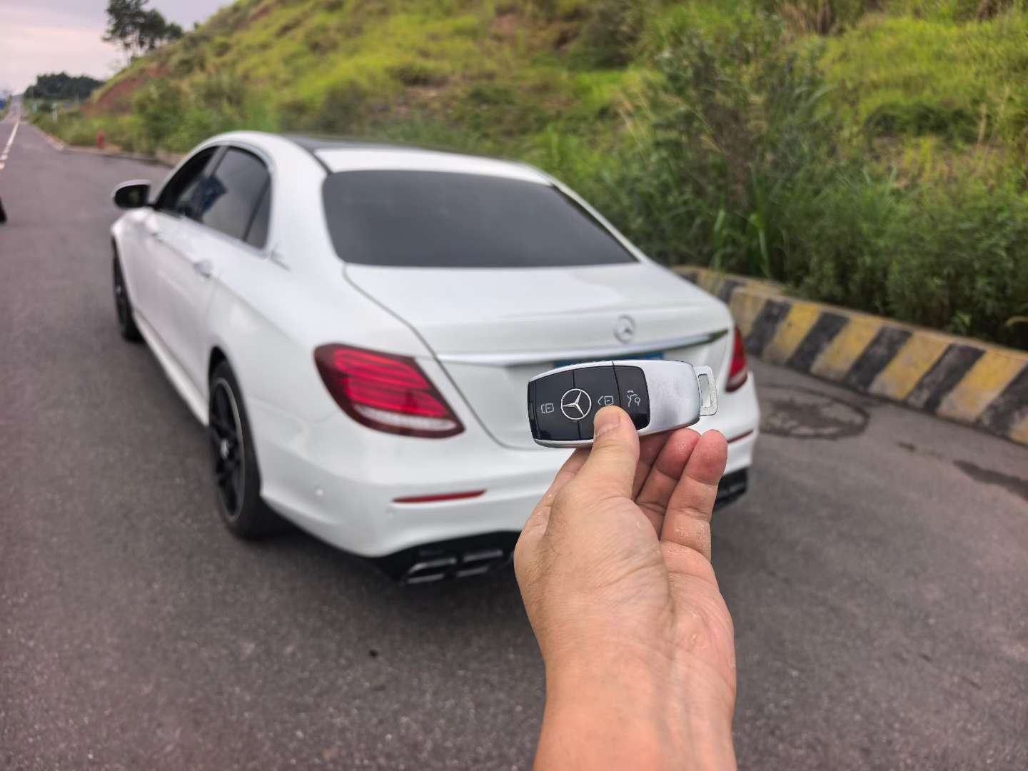 Mercedes-Benz E-Class E260 Automatic Panoramic Sunroof 5