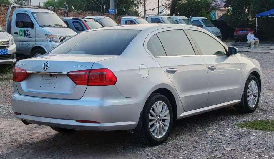 Volkswagen Lavida 1.6L Automatic with Sunroof 6