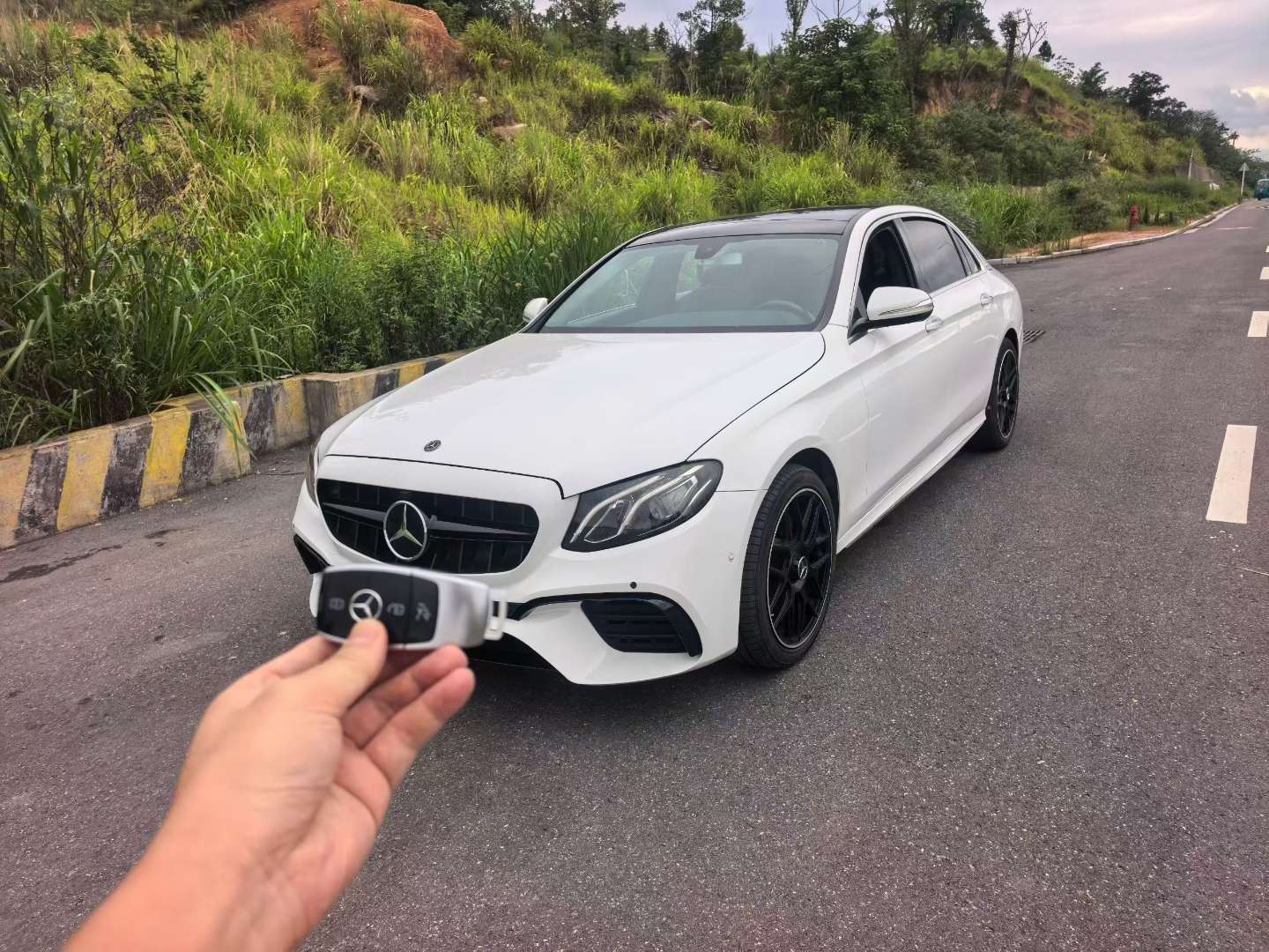 Mercedes-Benz E-Class E260 Automatic Panoramic Sunroof 2