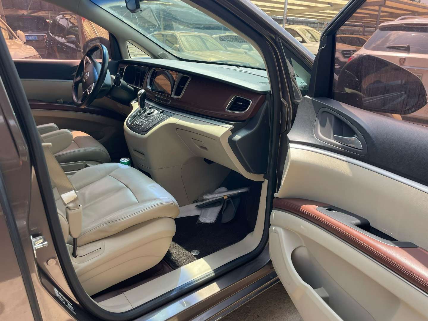 Buick GL8 3.0L Luxury Business Elegant Edition 5