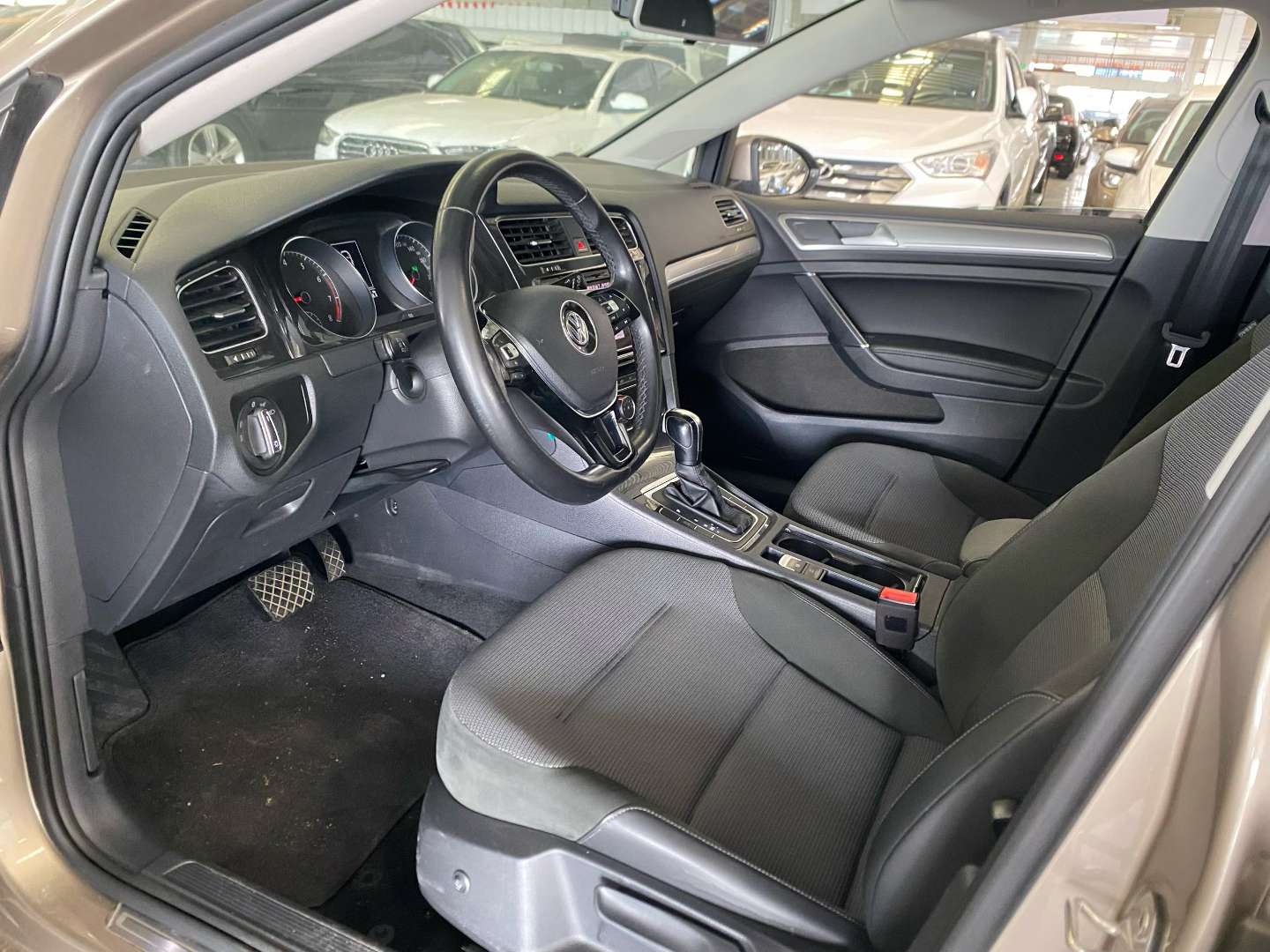 Volkswagen Golf 1.4T 4