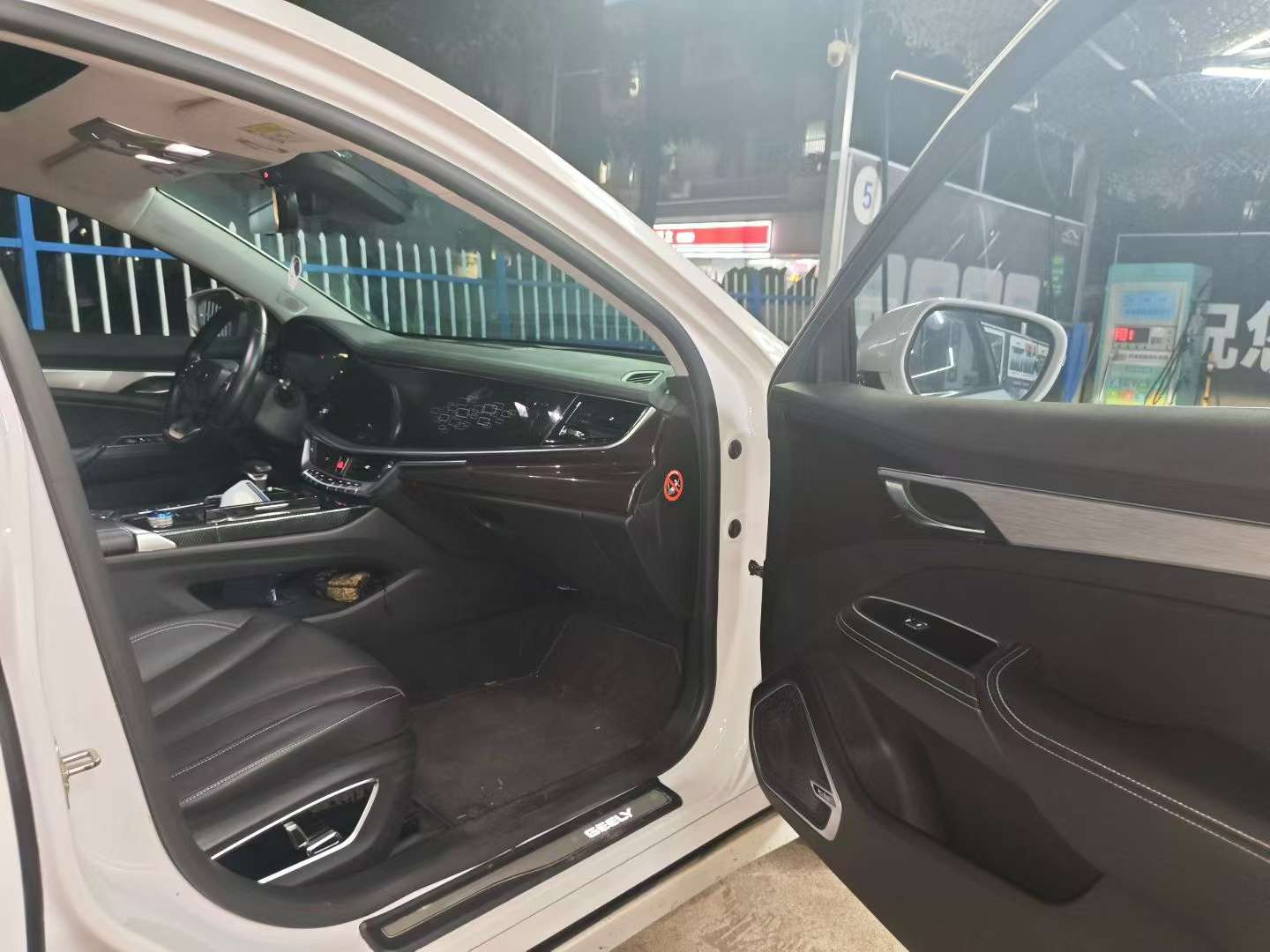 Geely Borui New Energy 1.5T PHEV Yaoling Edition 6
