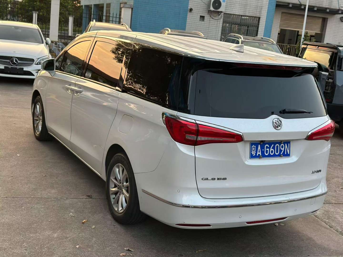 Buick GL8 2017 2.0T ES 28T Premium 4