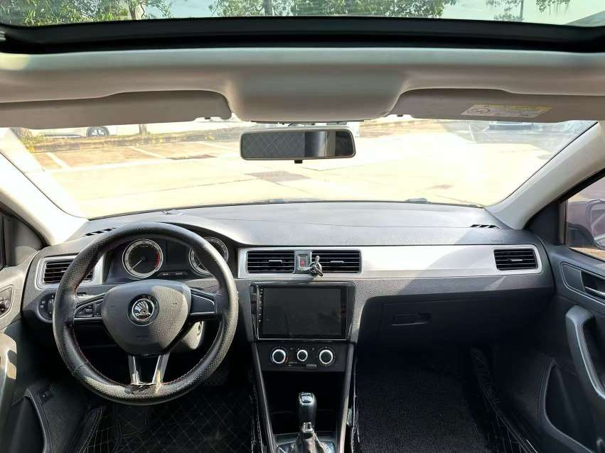 Skoda Rapid 1.6L Automatic Sunroof 5