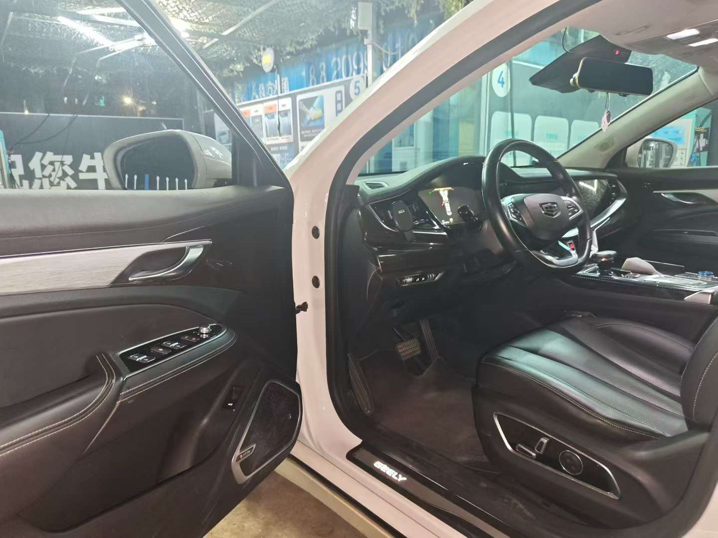 Geely Borui New Energy 1.5T PHEV Yaoling Edition 4