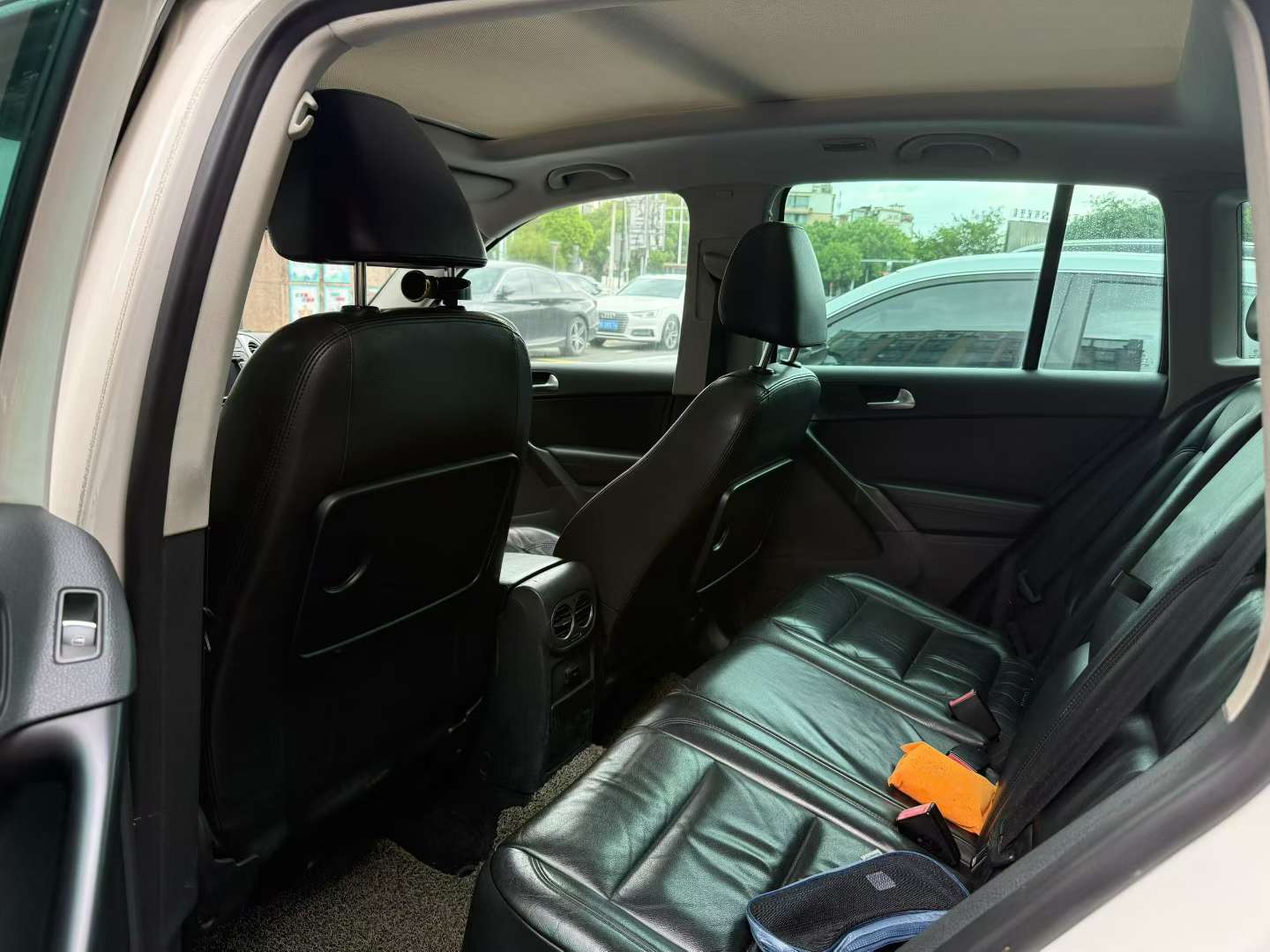 Volkswagen Tiguan 2.0T AWD Imported 4