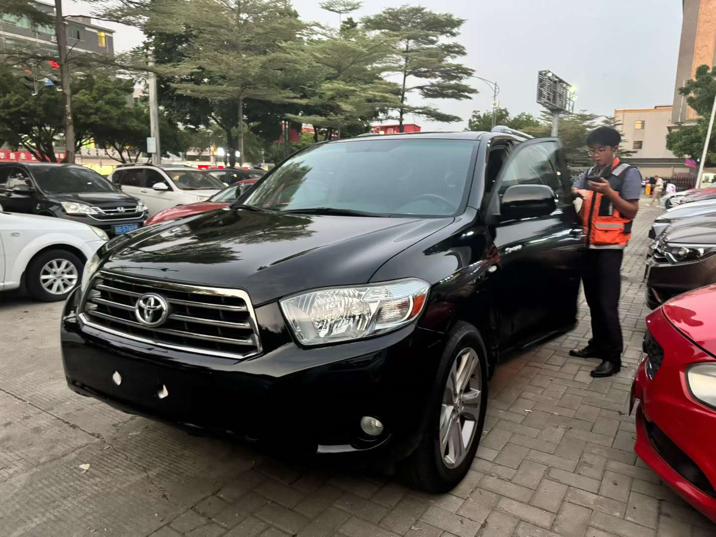 Toyota Highlander 2012 2.7L 2WD 7-Seat Luxury Trim