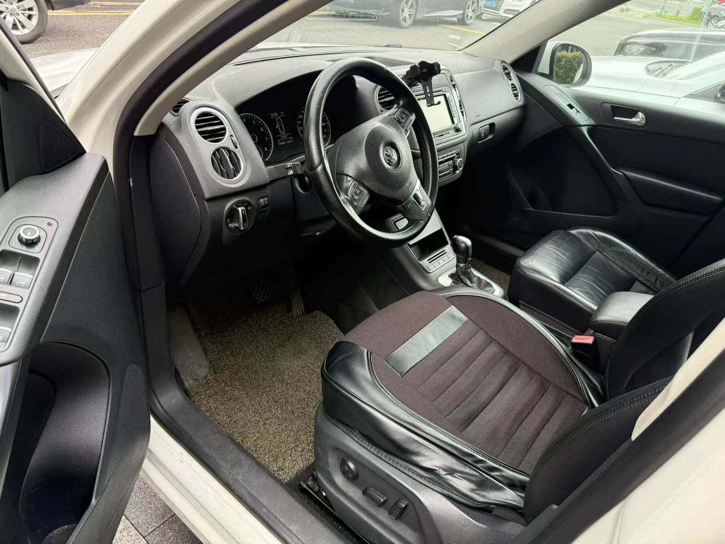 Volkswagen Tiguan 2.0T AWD Imported 3