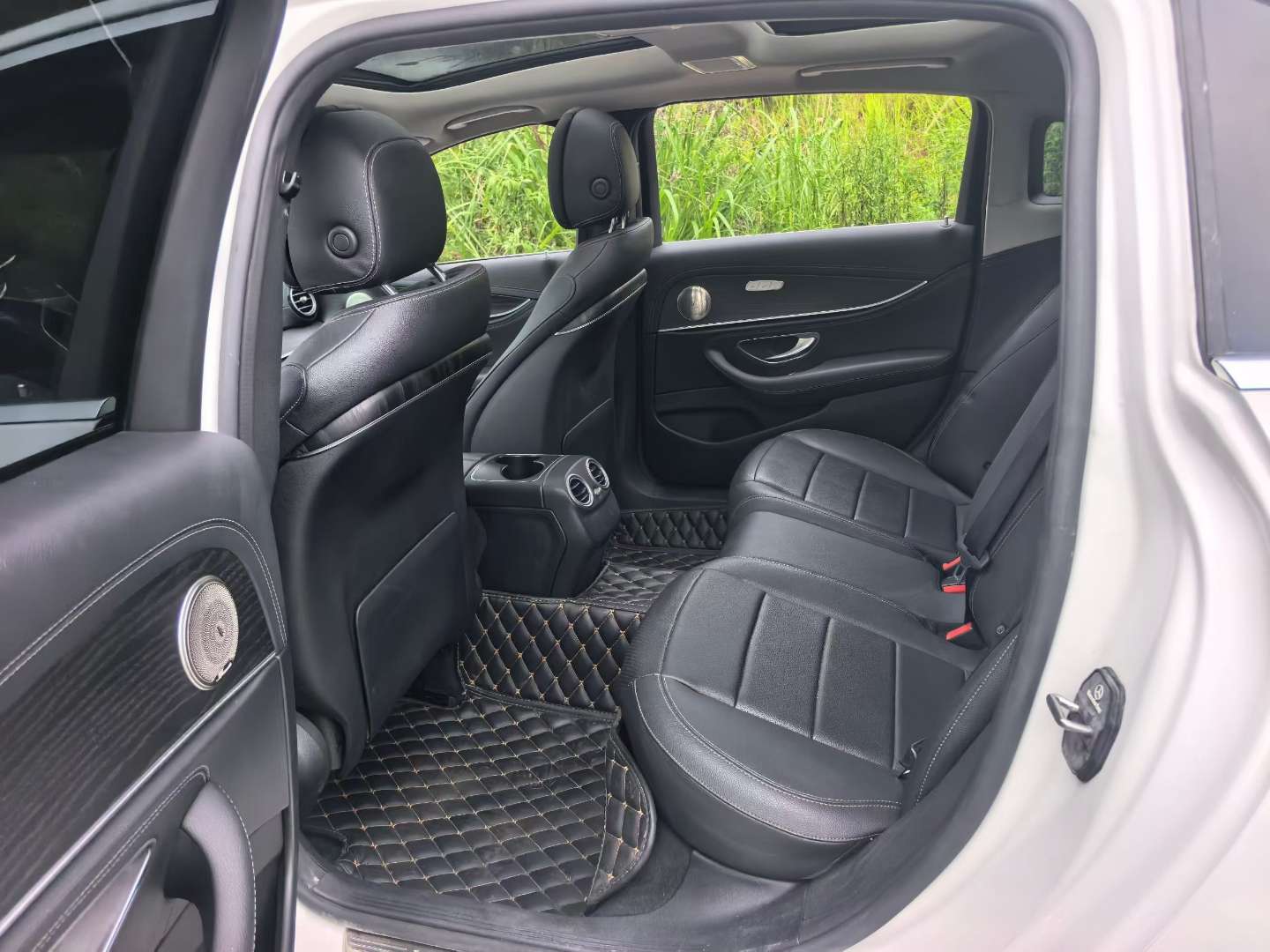 Mercedes-Benz E-Class E260 Automatic Panoramic Sunroof 4